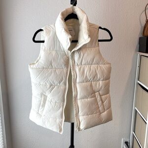 Old navy buffer vest. White vest. White buffer Vest